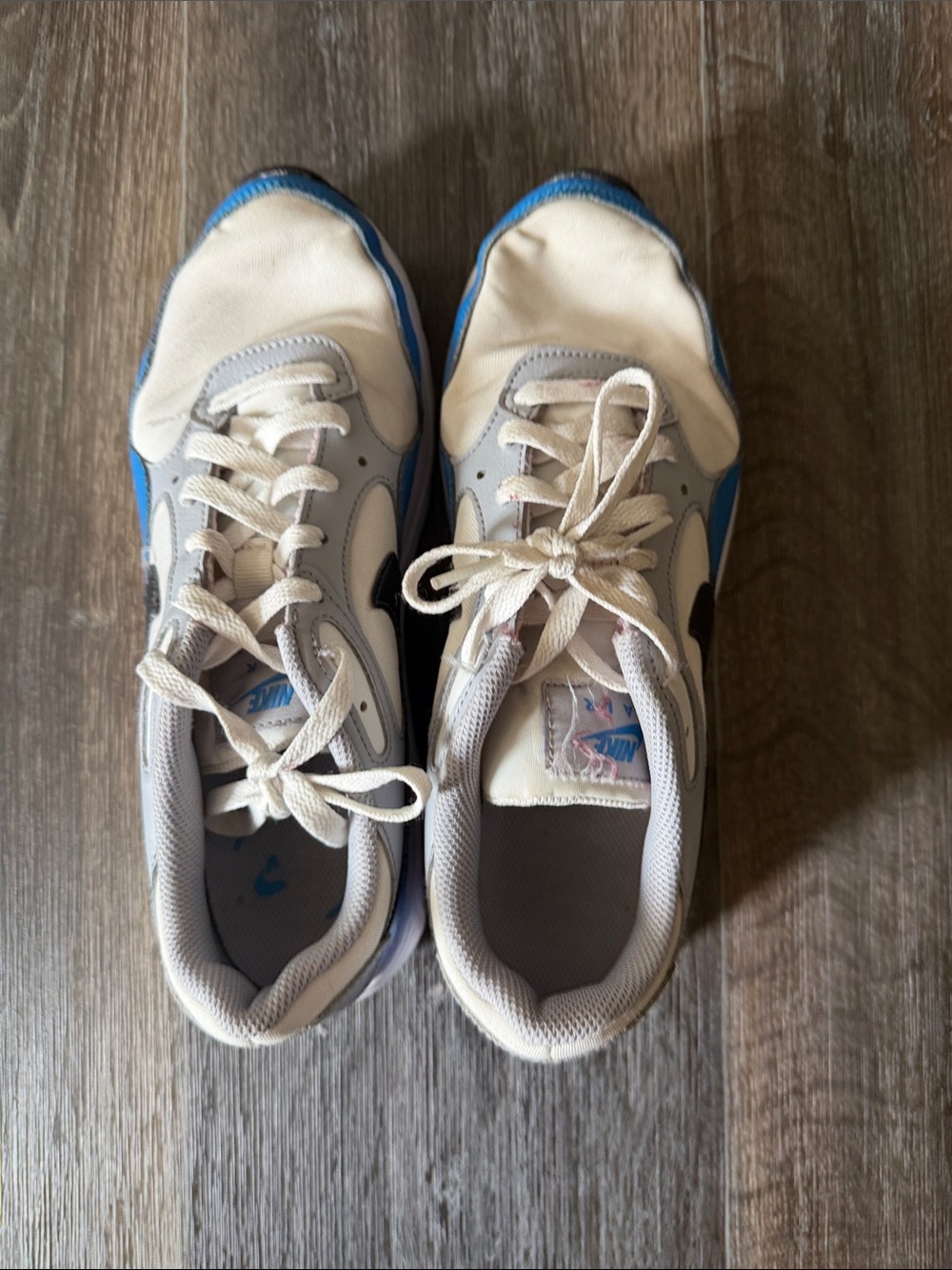 Nike men’s White, Blue & Gray Low-Top Sneakers